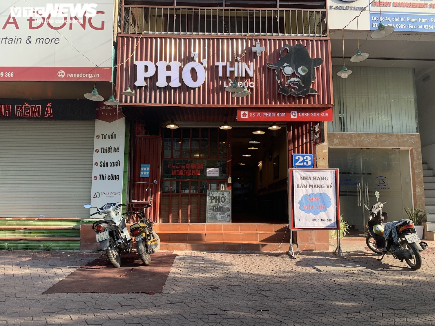 Phòng COVID-19, hàng quán ăn sáng ở Hà Nội nơi đóng cửa, nơi chỉ bán mang về  - 1