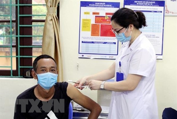 Quang Ninh tiem vaccine phong COVID-19 cho cu dan o bien gioi hinh anh 1