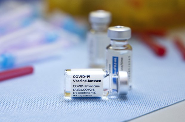 Bo Y te phe duyet vaccine phong COVID-19 Janssen cua Johnson & Johnson hinh anh 1
