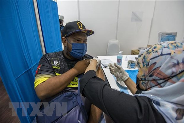 Malaysia da co du luong vaccine COVID-19 tiem cho nguoi dan hinh anh 1