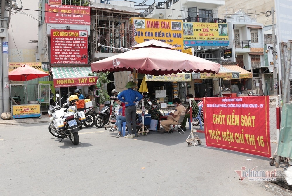 Hình ảnh tái lập chốt kiểm dịch Covid-19 ở TP.HCM theo chiến thuật mới