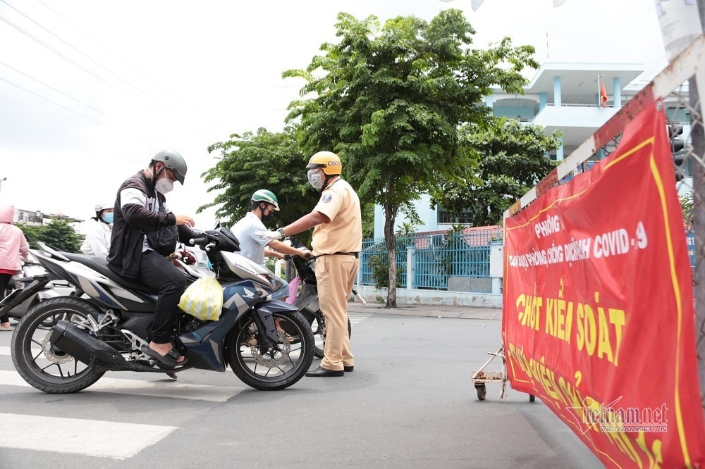 TP.HCM khởi động các chốt kiểm soát, dừng xe ngẫu nhiên người đi đường