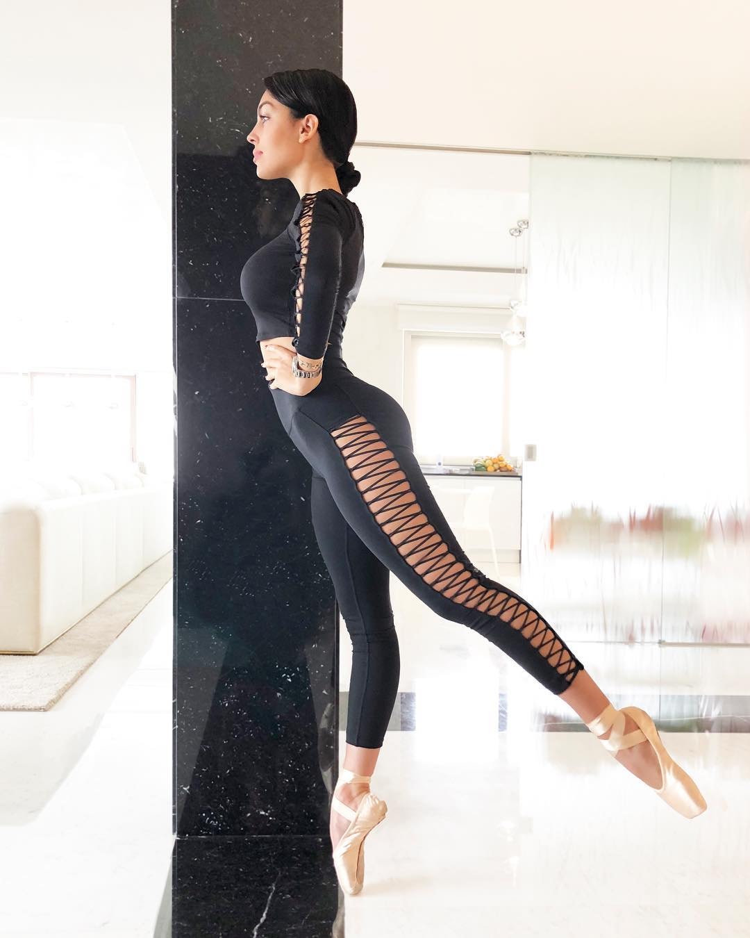 Hôn thê của CR7 diện bikini khoe body đầy đặn hấp dẫn khiến hàng triệu người “thả tim” - 7