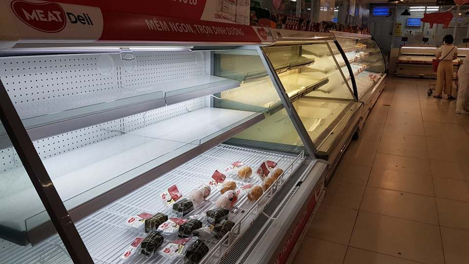 Đổ xô đi mua hàng, siêu thị ở Hà Nội ken đặc người