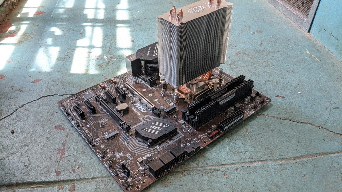 Tìm thấy Intel Core i7-5930K cùng card đồ họa GeForce GTX 1080 ACS trong bãi rác