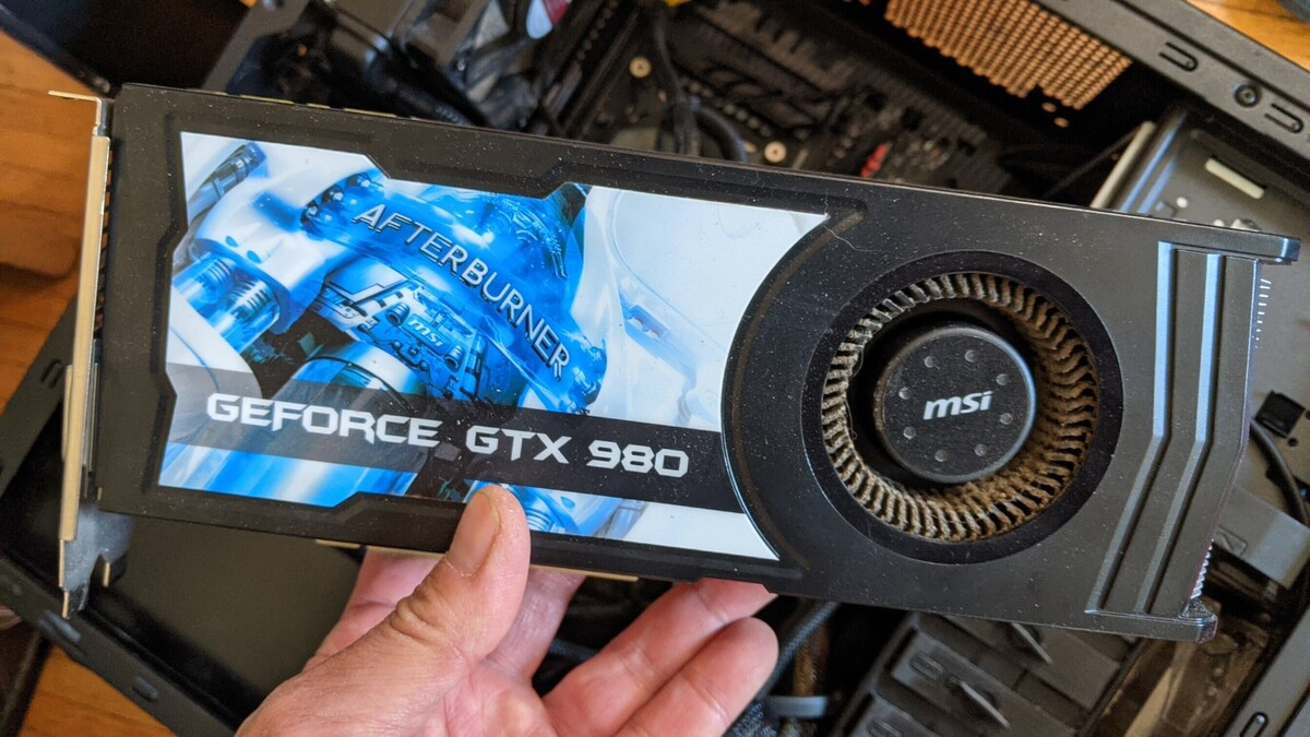 Tìm thấy Intel Core i7-5930K cùng card đồ họa GeForce GTX 1080 ACS trong bãi rác