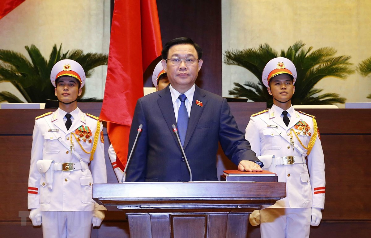 Đồng chí Vương Đình Huệ tuyên thệ nhậm chức Chủ tịch Quốc hội khóa XV. (Ảnh: Doãn Tấn/TTXVN)
