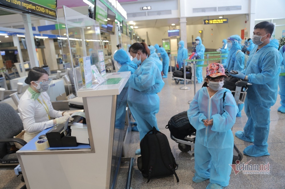 200 người dân Bình Định rời TP.HCM về quê nhà trên chuyến bay miễn phí