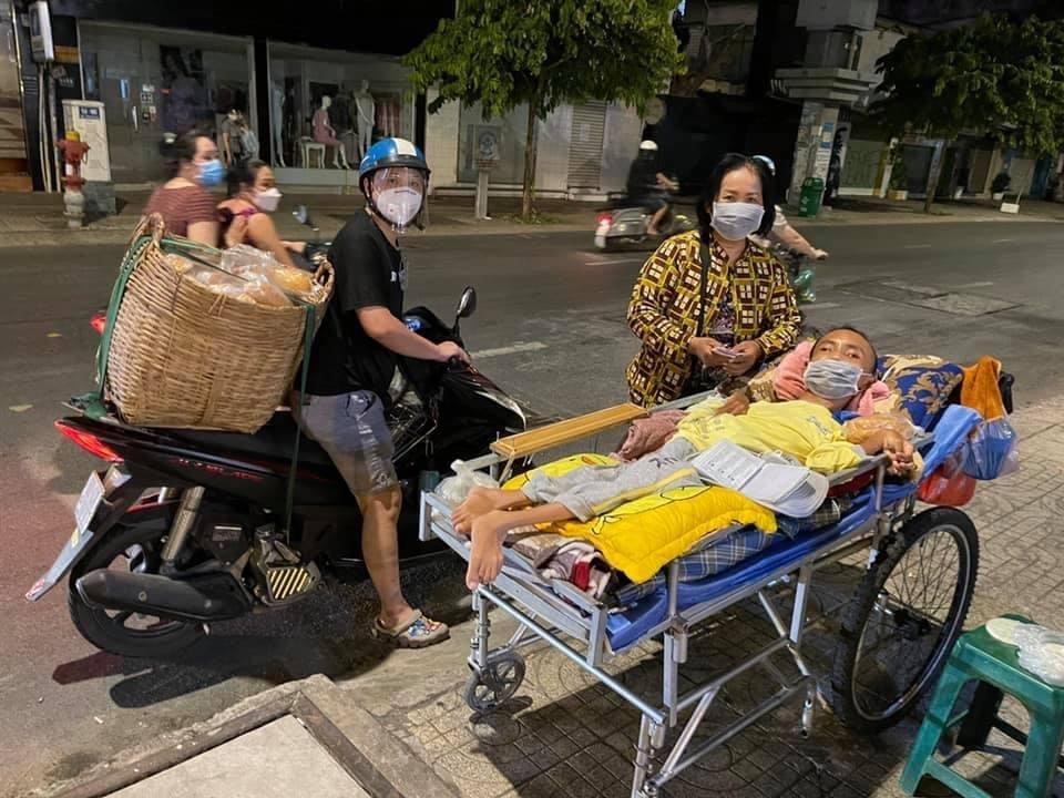 Xe 'Bánh mì 0 đồng' rong ruổi khắp Sài Gòn những ngày chống dịch - 6