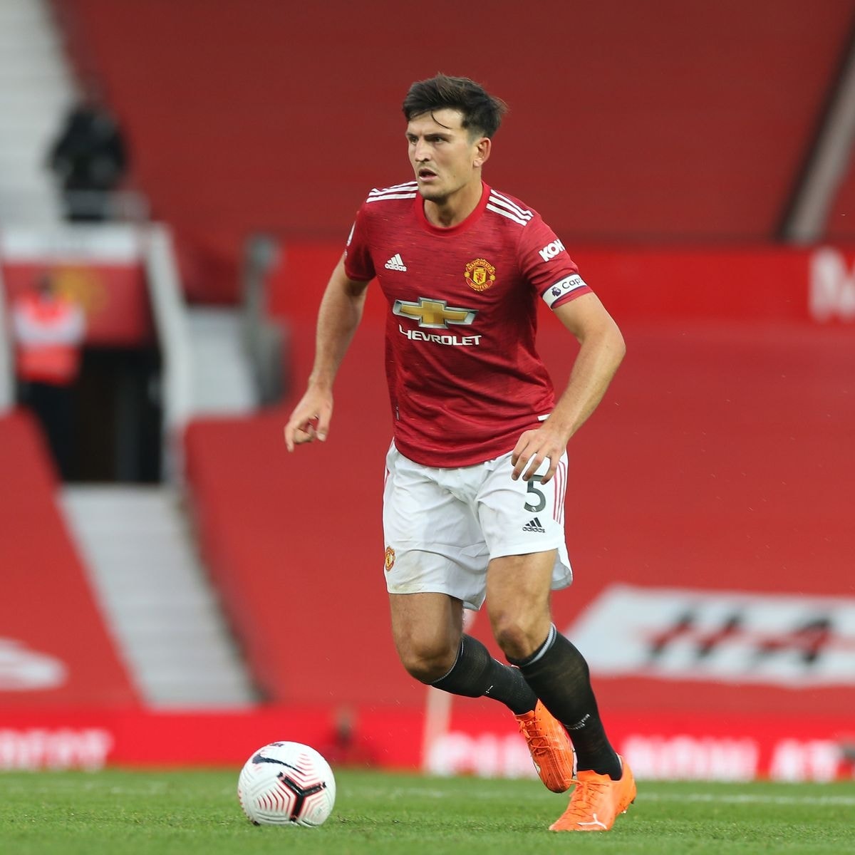 Trung vệ: Harry Maguire (thành viên ĐT Anh)