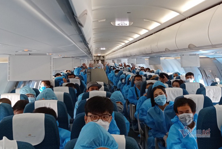 Hình ảnh chuyến bay đầu tiên đưa người dân Đà Nẵng từ TP.HCM về quê