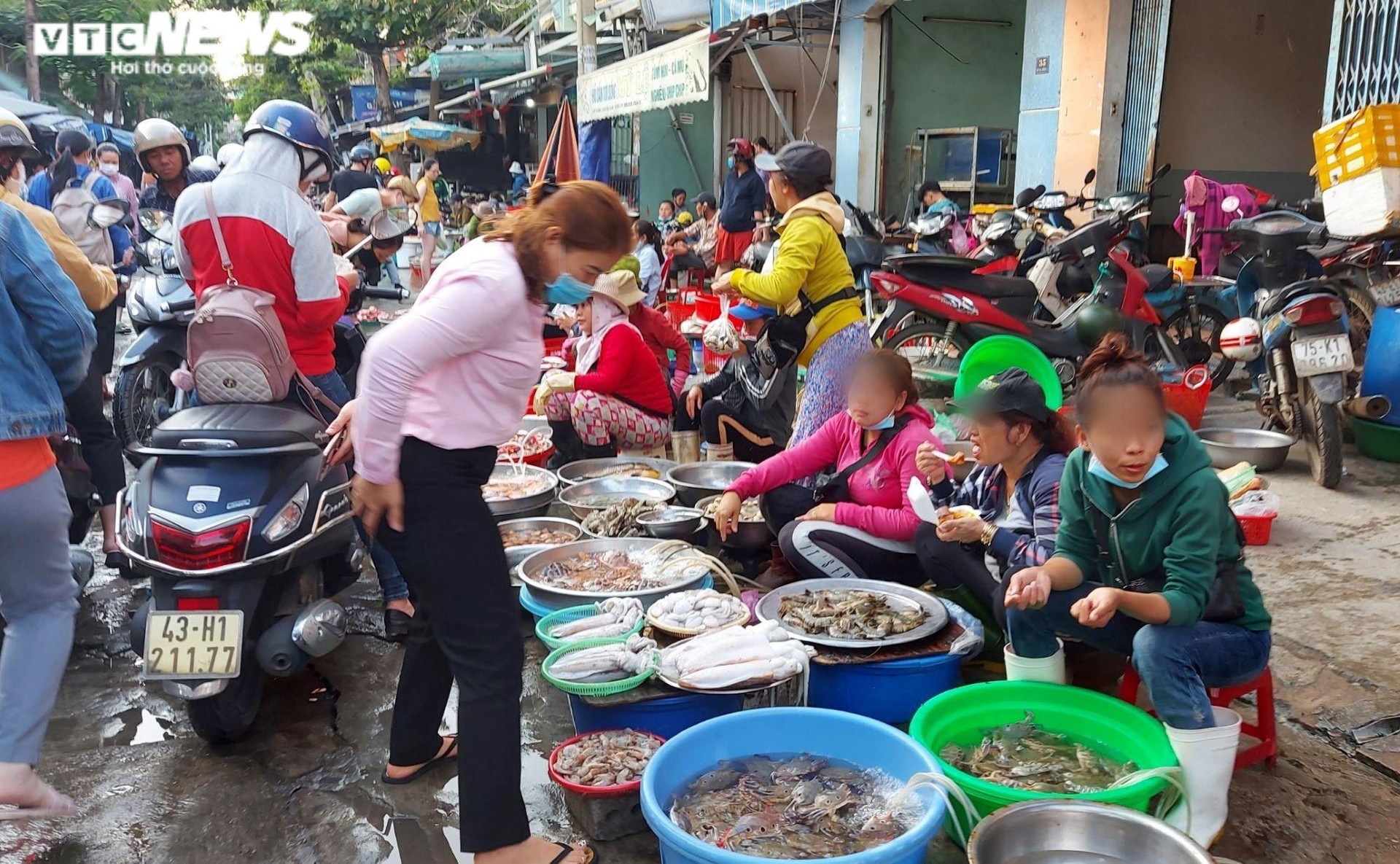 Đà Nẵng: Thực phẩm dự trữ đủ phục vụ người dân trong vài tháng tới - 1
