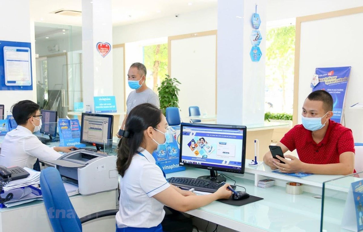 VNPT đảm bảo quy tắc phòng dịch trong hoạt động sản xuất kinh doanh. (Ảnh: T.Q/Vietnam+)