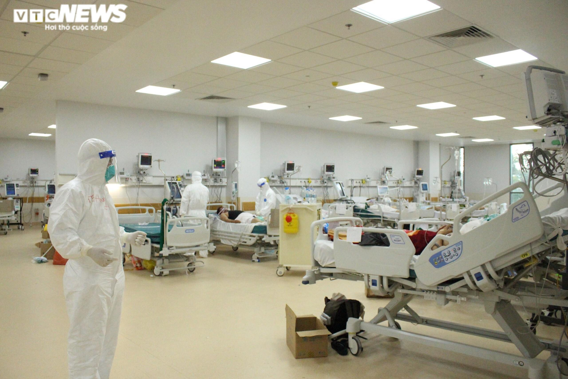 TP.HCM đề xuất Bộ Y tế chi viện thêm 5.000 bác sĩ, nhân viên y tế - 1