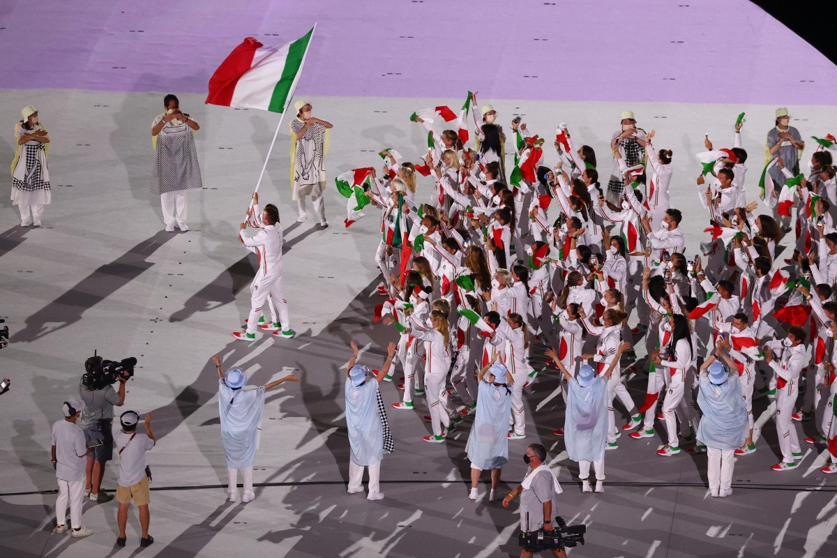 Đoàn thể thao Italia cũng đầy hưng phấn trong lễ diễu hành. (Ảnh: Reuters).