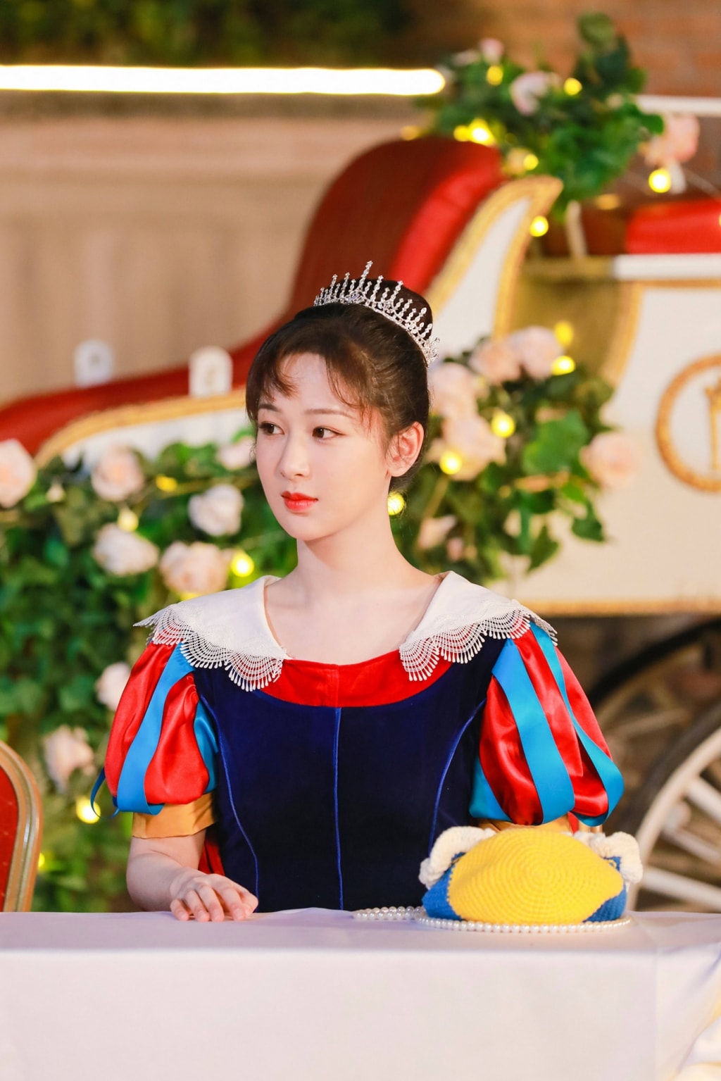 Dương Tử tung loạt hình 'full không che' làm Bạch Tuyết cực kỳ dễ thương