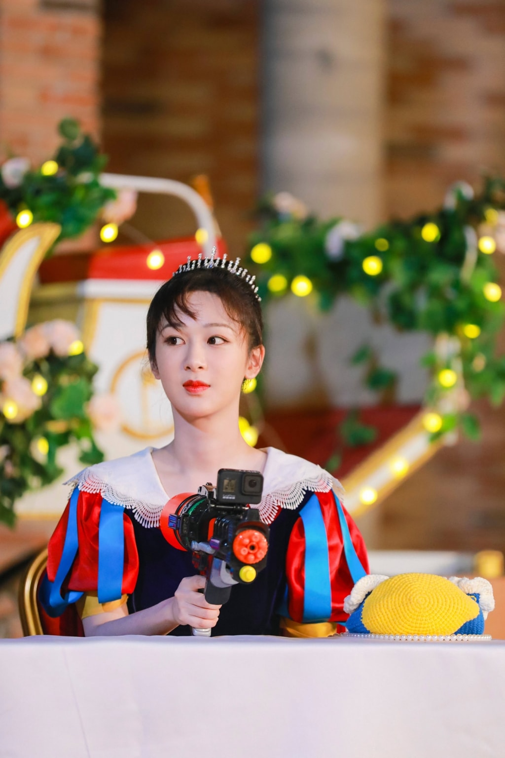 Dương Tử tung loạt hình 'full không che' làm Bạch Tuyết cực kỳ dễ thương