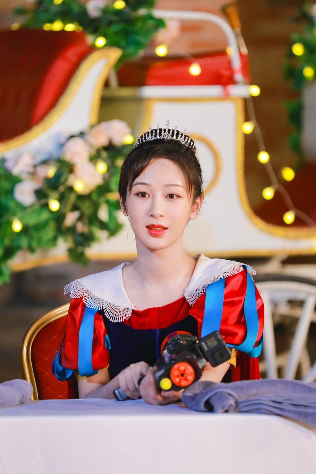 Dương Tử tung loạt hình 'full không che' làm Bạch Tuyết cực kỳ dễ thương