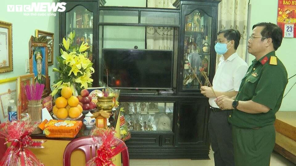 Phó Chủ tịch Thừa Thiên – Huế thăm thân nhân liệt sĩ hy sinh ở Rào Trăng 3 - 1