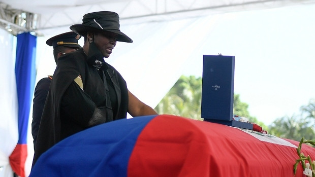 Đạn súng và hơi cay gây hỗn loạn tại tang lễ cố Tổng thống Haiti