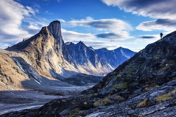 Cận cảnh ngọn núi dốc đứng nhất thế giới, đặt tên theo vị thần Sấm sét Bắc Âu - Ảnh 1.