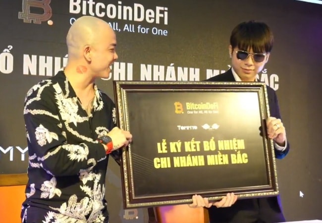 Thủ lĩnh đa cấp tiền số BitcoinDeFi bất ngờ mất sóng, DJ nổi tiếng xóa bài đăng quảng cáo - Ảnh 1. Thủ lĩnh đa cấp tiền số BitcoinDeFi bất ngờ mất sóng, DJ nổi tiếng xóa bài đăng quảng cáo - Ảnh 1.