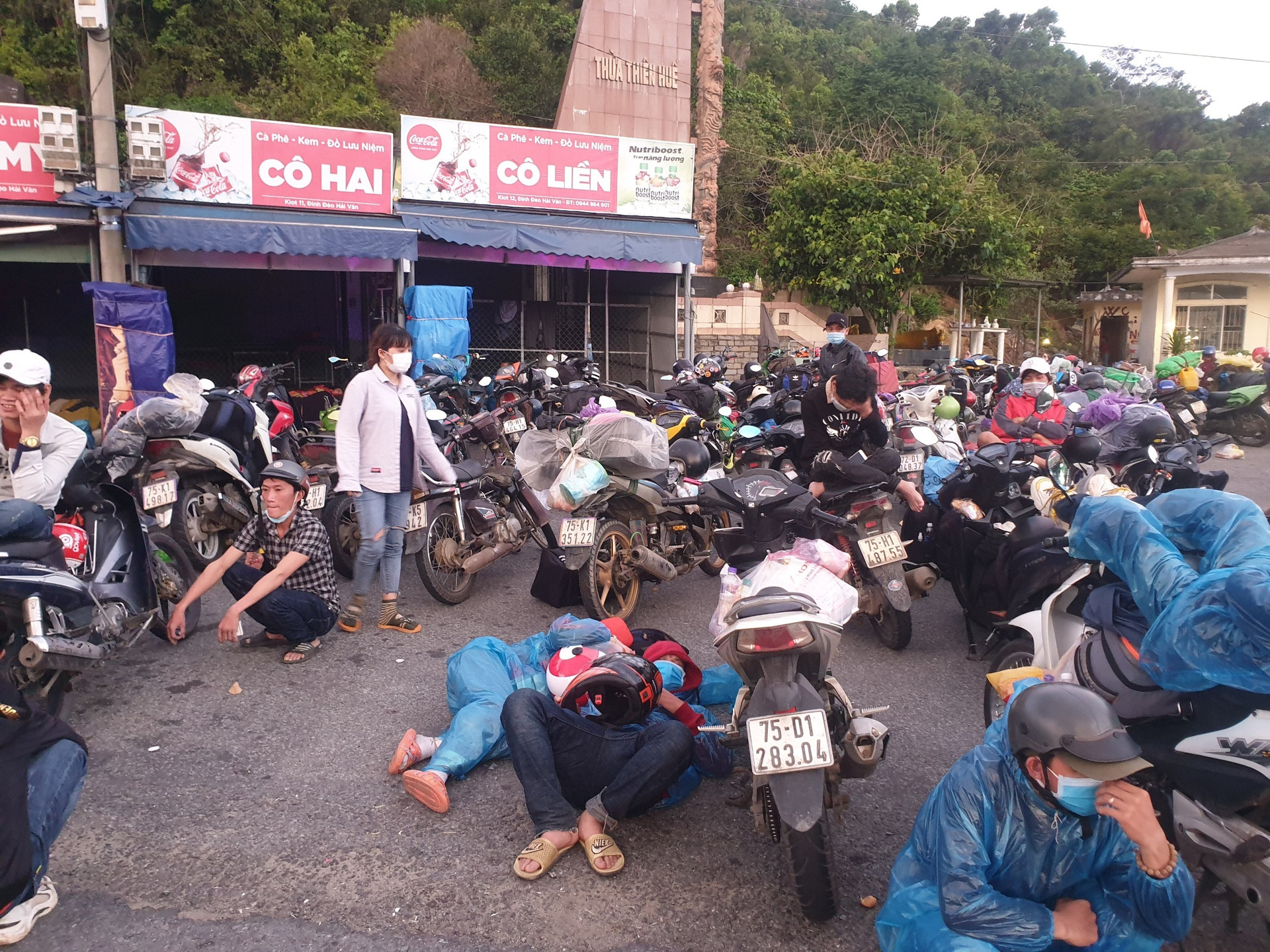 Gần 140 người chạy xe máy từ TP.HCM về quê tránh dịch