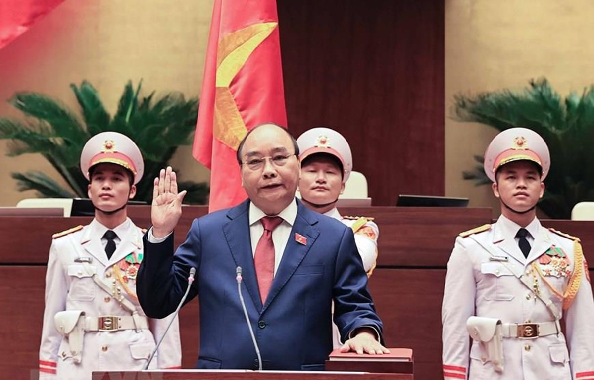 Chủ tịch nước Nguyễn Xuân Phúc tuyên thệ nhậm chức trước Quốc hội, đồng bào và cử tri cả nước. (Ảnh: Thống Nhất/TTXVN)