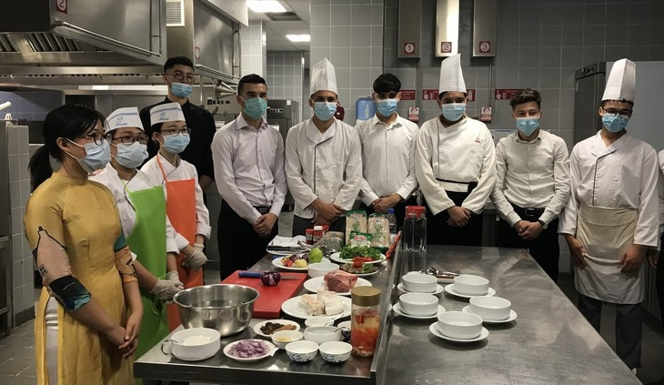 Quảng bá văn hóa và ẩm thực Việt Nam đến với người dân Algeria