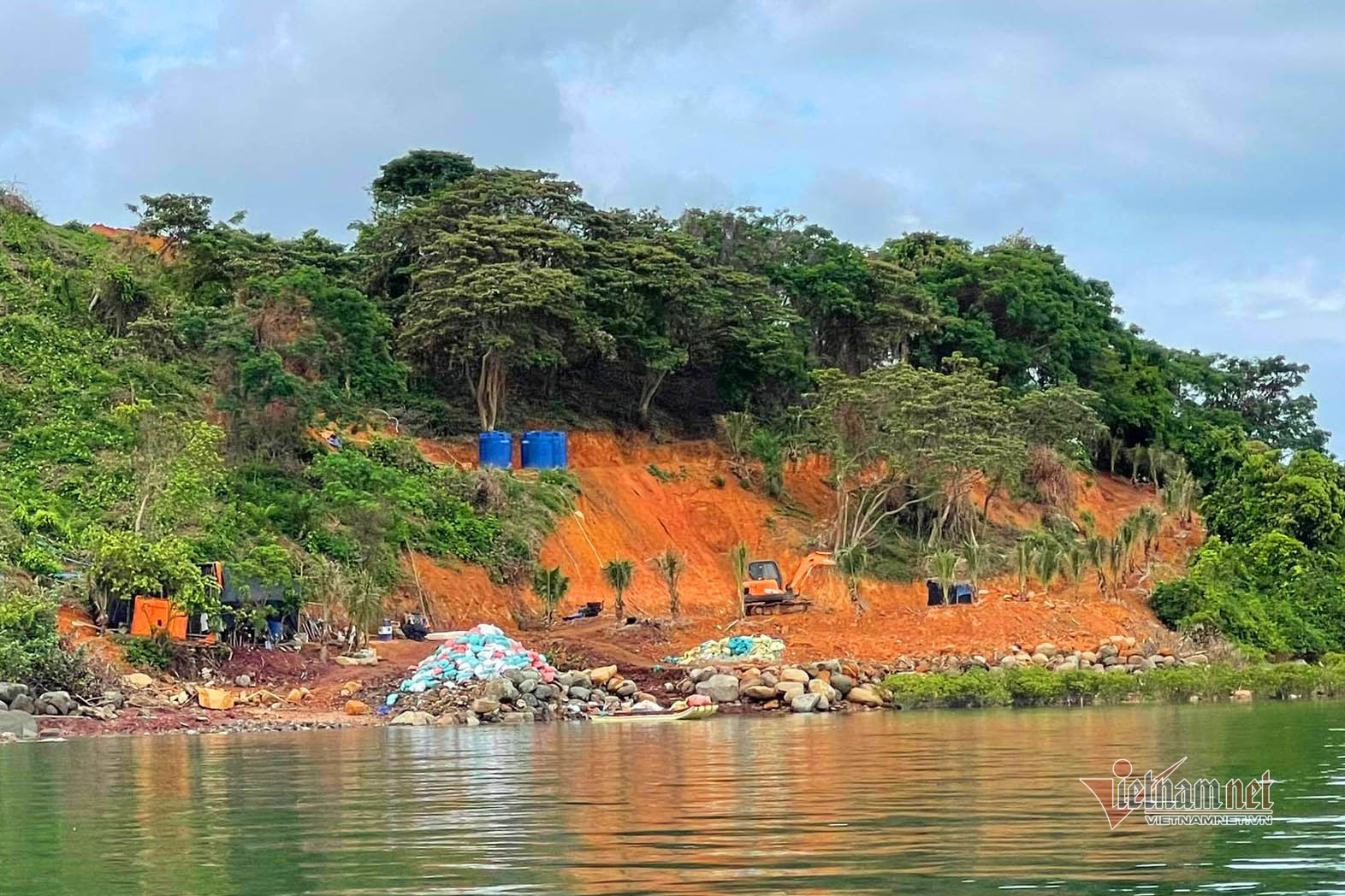 Làm biến dạng địa hình đảo Đầu Sơn, chủ đầu tư bị thu hồi đất