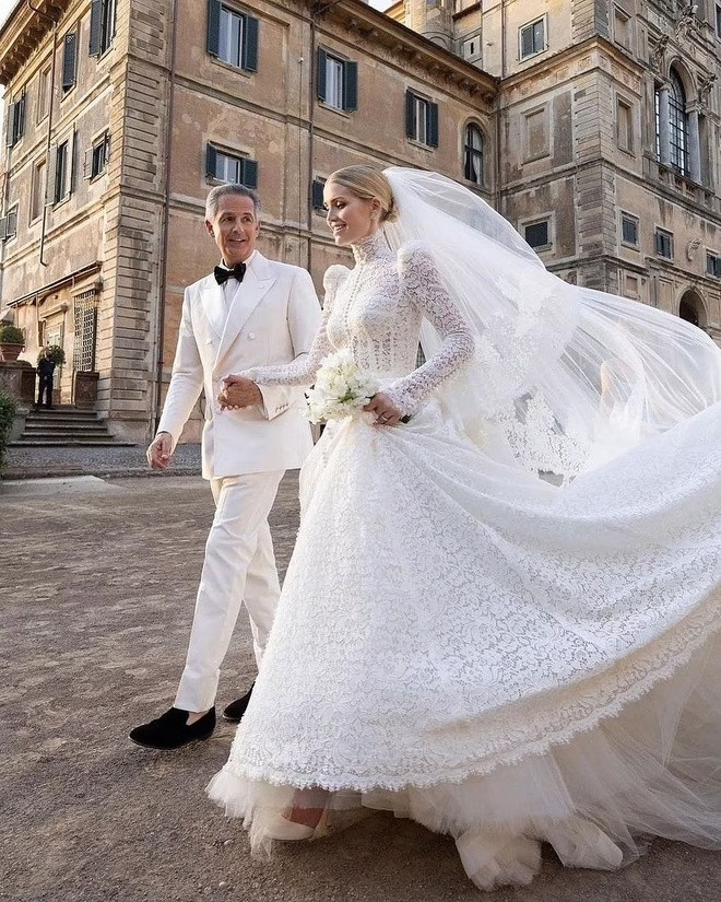 Siêu mẫu 9X cưới tỷ phú thời trang hơn 31 tuổi
