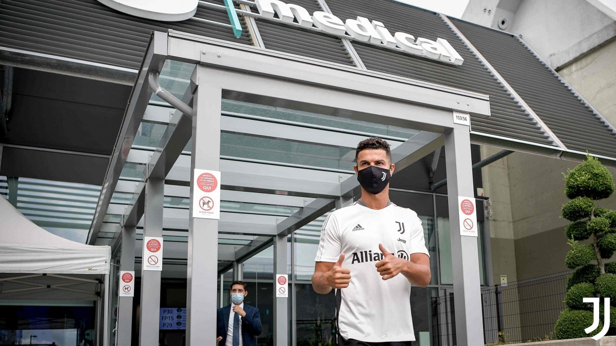 Cristiano Ronaldo trở lại hội quân với Juventus sau kỳ nghỉ hè.