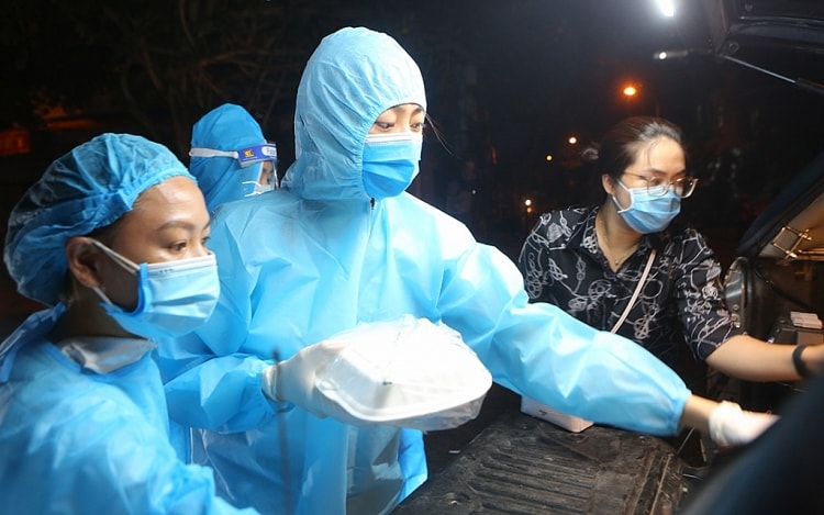 Hoa hậu Đỗ Mỹ Linh, Lương Thùy Linh, Đỗ Hà tham gia chiến dịch 'Triệu bữa cơm - Hà Nội nghĩa tình'