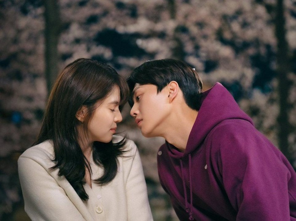 'Nevertheless' gặp vận xui, phốt liên hoàn từ phim đến diễn viên, Song Kang và Han So Hee gánh không nổi