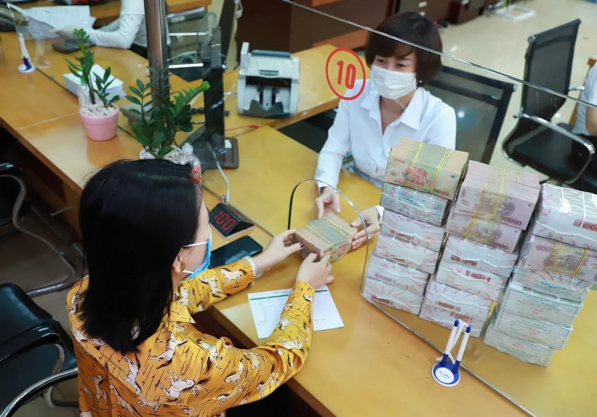 Ngân hàng trả lương cao vút, ồ ạt tuyển quân, tung chiêu hút nhân tài - 3 Ngân hàng trả lương cao vút, ồ ạt tuyển quân, tung chiêu hút nhân tài - 3
