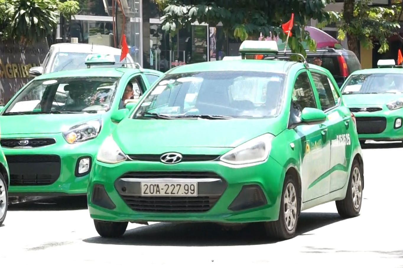 Hà Nội yêu cầu giám sát vận chuyển hành khách của 200 lái xe taxi