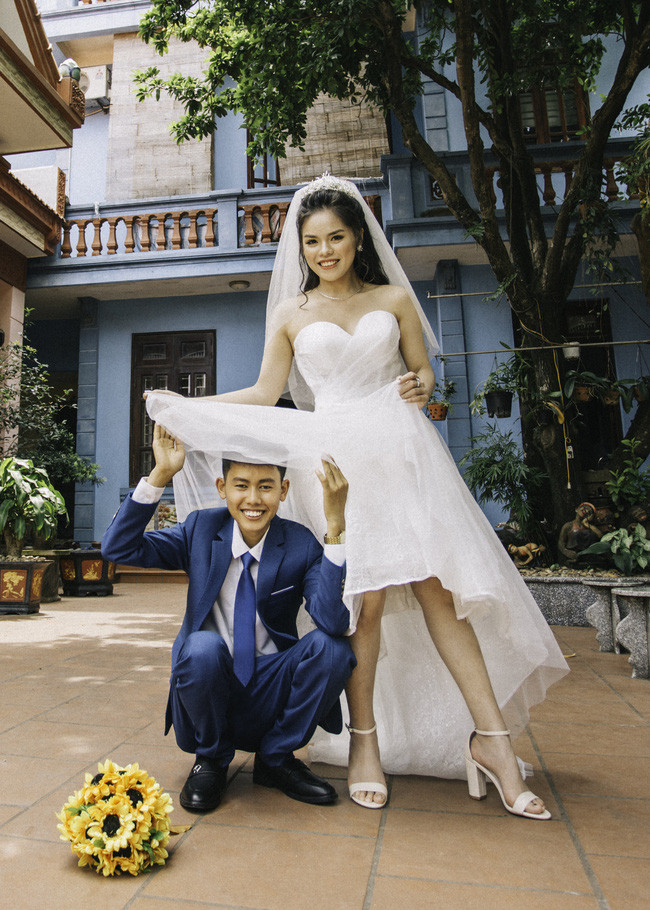 Chàng trai của Ẩm Thực Mẹ Làm đón thành viên mới: Phụ huynh mặc trang phục kỳ lạ chụp ảnh cưới và lời khuyên từ mẹ để hôn nhân hạnh phúc-2