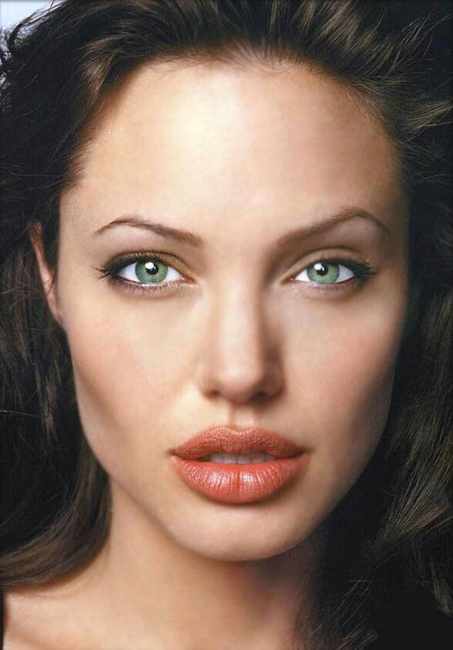 Angelina Jolie cân mọi style makeup, nhưng có 1 kiểu không dám thử lại-4