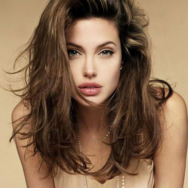 Angelina Jolie cân mọi style makeup, nhưng có 1 kiểu không dám thử lại-6