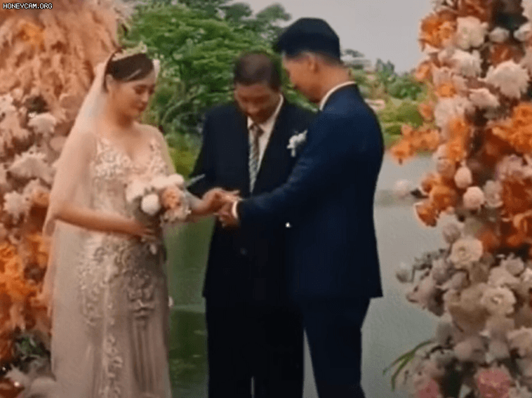 Hương vị tình thân: Clip ông Sinh đặt tay Nam vào tay Long trong đám cưới  thế kỷ