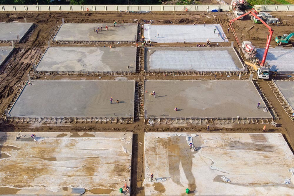 Hình ảnh gấp rút xây dựng bệnh viện dã chiến 500 giường ở Hà Nội