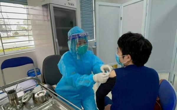Người dân Hà Nội giờ có thể đăng ký tiêm vaccine Covid-19 online: Dùng trên mọi thiết bị, chỉ cần quét QR, quản lý tiêm từ A đến Z - Ảnh 1.