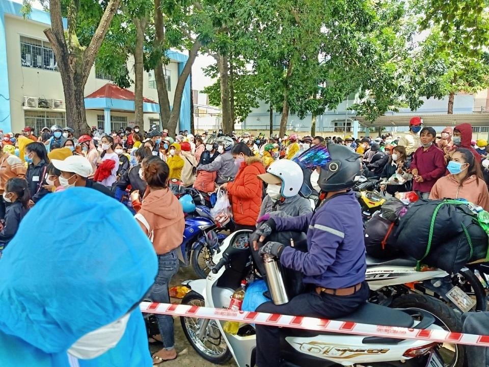 Bình Thuận đề nghị Đồng Nai tạm dừng hỗ trợ đưa công nhân về quê - 1