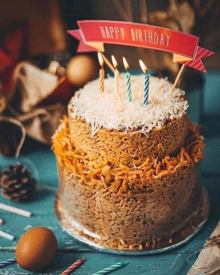 Những chiếc bánh sinh nhật mùa dịch hình dáng trăm năm có một-2