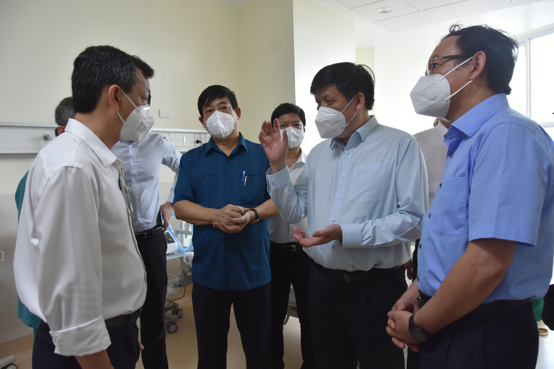 Khẩn trương tiếp nhận bệnh nhân tại 4 Trung tâm hồi sức tích cực COVID-19 ở TP Hồ Chí Minh - Ảnh 9. Khẩn trương tiếp nhận bệnh nhân tại 4 Trung tâm hồi sức tích cực COVID-19 ở TP Hồ Chí Minh - Ảnh 9.