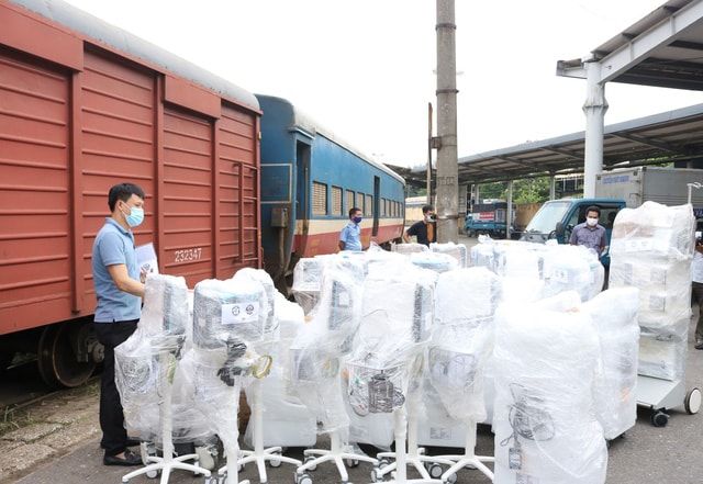 BV Bạch Mai huy động nhân lực và trang thiết bị cho Trung tâm Hồi sức Tích cực ở TP.HCM như thế nào? - Ảnh 1. BV Bạch Mai huy động nhân lực và trang thiết bị cho Trung tâm Hồi sức Tích cực ở TP.HCM như thế nào? - Ảnh 1.
