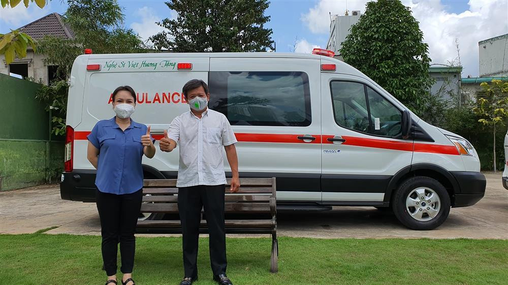 Nói là làm, Việt Hương chính thức tặng xe cứu thương gần 2 tỷ-1