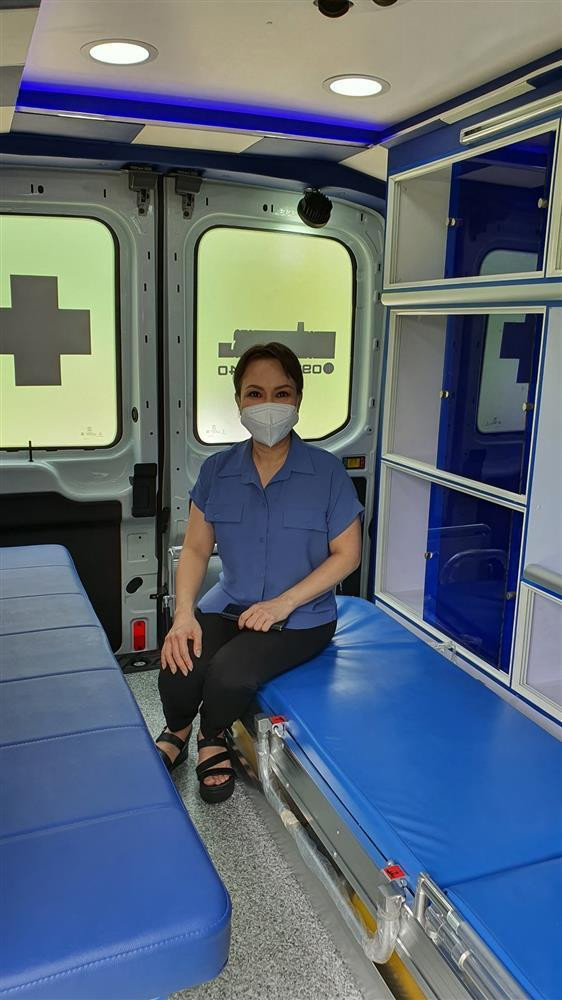 Nói là làm, Việt Hương chính thức tặng xe cứu thương gần 2 tỷ-3