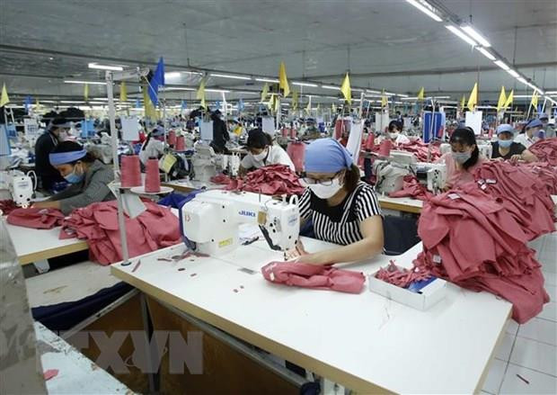 Việt Nam trở thành nhà xuất khẩu hàng may mặc lớn thứ hai thế giới - 1