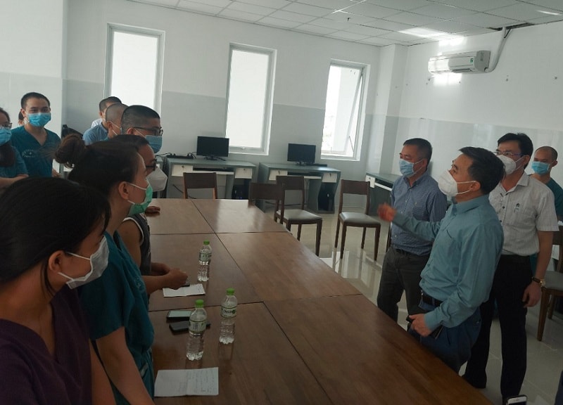 GS.TS Trần Văn Thuấn, Thứ trưởng Bộ Y tế: Chúng tôi cảm kích tinh thần tình nguyện của thầy thuốc xung phong vào tâm dịch - Ảnh 2. GS.TS Trần Văn Thuấn, Thứ trưởng Bộ Y tế: Chúng tôi cảm kích tinh thần tình nguyện của thầy thuốc xung phong vào tâm dịch - Ảnh 2.